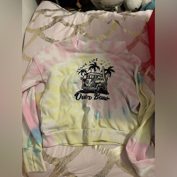 tie-dye outer banks graphic cropped hoodie - Picture 1 of 4